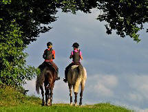 a cavallo nelle colline della Toscana 